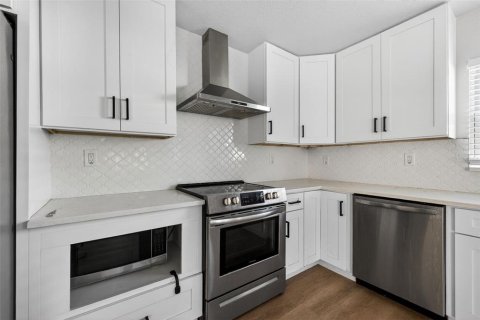 Villa ou maison à vendre à Tampa, Floride: 2 chambres, 180.97 m2 № 2093521 - photo 8
