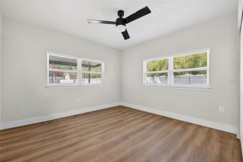Villa ou maison à vendre à Tampa, Floride: 2 chambres, 180.97 m2 № 2093521 - photo 19