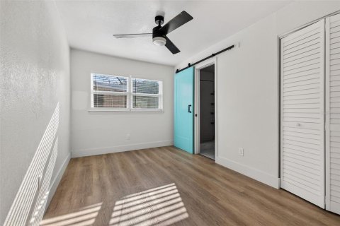 Villa ou maison à vendre à Tampa, Floride: 2 chambres, 180.97 m2 № 2093521 - photo 13