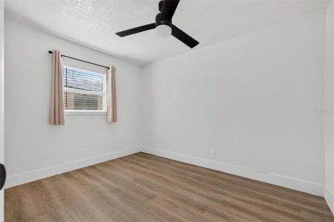 Villa ou maison à vendre à Tampa, Floride: 2 chambres, 180.97 m2 № 2093521 - photo 17