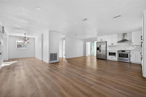 Villa ou maison à vendre à Tampa, Floride: 2 chambres, 180.97 m2 № 2093521 - photo 4