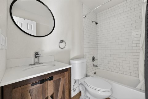 Villa ou maison à vendre à Tampa, Floride: 2 chambres, 180.97 m2 № 2093521 - photo 20