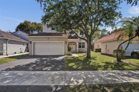 House in Weston, Florida 4 bedrooms, 198.16 sq.m. № 2069154 - photo 3