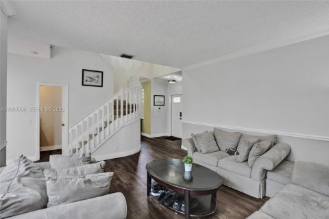 House in Weston, Florida 4 bedrooms, 198.16 sq.m. № 2069154 - photo 22