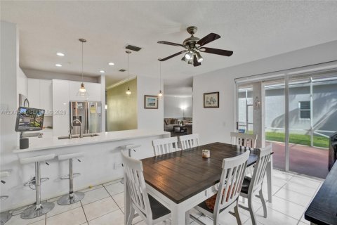 House in Weston, Florida 4 bedrooms, 198.16 sq.m. № 2069154 - photo 14