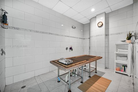 Купить коммерческую недвижимость в Уилтон-Мэнорс, Флорида № 2152727 - фото 30