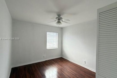 Townhouse in Davie, Florida 4 bedrooms, 178.37 sq.m. № 1825597 - photo 20