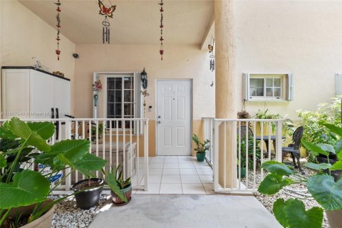 Condominio en venta en Hialeah, Florida, 3 dormitorios, 92.16 m2 № 1890107 - foto 1
