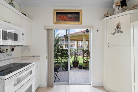 Condominio en venta en Hialeah, Florida, 3 dormitorios, 92.16 m2 № 1890107 - foto 13