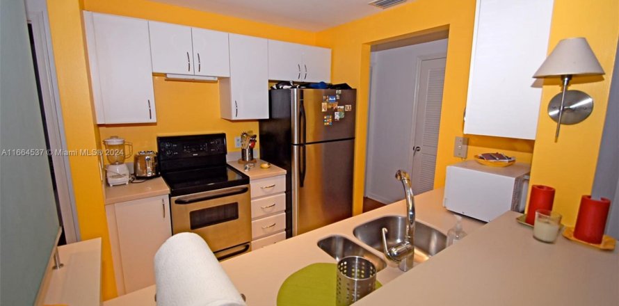 Condo in Miami Beach, Florida, 1 bedroom № 1867306
