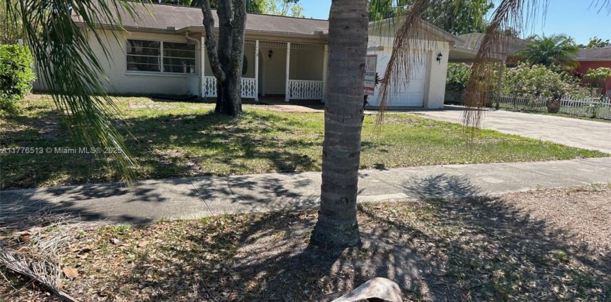 Дом в Тампа, Флорида 3 спальни, 145.11м2 № 1991105