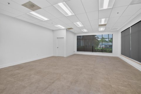 Commercial property in Boynton Beach, Florida № 2370170 - photo 6