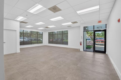 Commercial property in Boynton Beach, Florida № 2370170 - photo 4