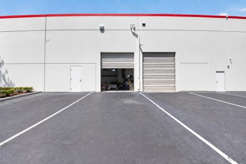 Commercial property in Boynton Beach, Florida № 2370170 - photo 17