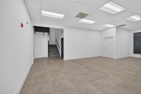 Commercial property in Boynton Beach, Florida № 2370170 - photo 7