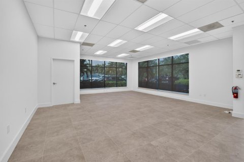Commercial property in Boynton Beach, Florida № 2370170 - photo 5