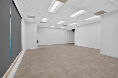 Commercial property in Boynton Beach, Florida № 2370170 - photo 8