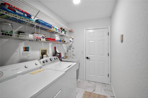 House in Weeki Wachee, Florida 3 bedrooms, 151.24 sq.m. № 1902543 - photo 24