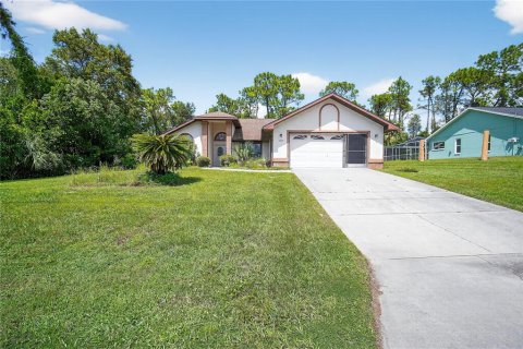 Villa ou maison à vendre à Weeki Wachee, Floride: 3 chambres, 151.24 m2 № 1902543 - photo 3