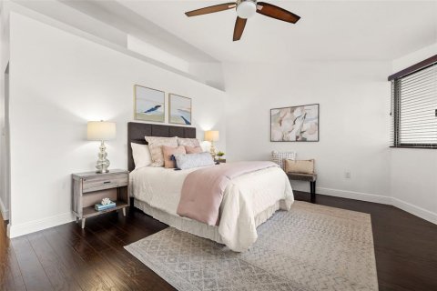 Townhouse in Saint Petersburg, Florida 3 bedrooms, 156.82 sq.m. № 1825392 - photo 24