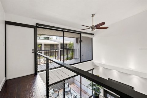 Townhouse in Saint Petersburg, Florida 3 bedrooms, 156.82 sq.m. № 1825392 - photo 19