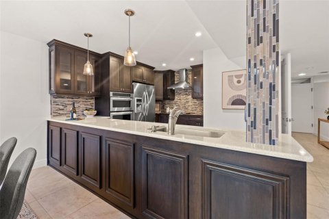 Townhouse in Saint Petersburg, Florida 3 bedrooms, 156.82 sq.m. № 1825392 - photo 15