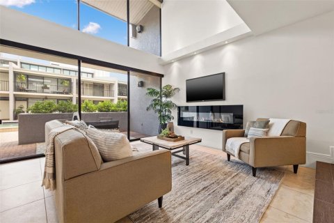 Townhouse in Saint Petersburg, Florida 3 bedrooms, 156.82 sq.m. № 1825392 - photo 4