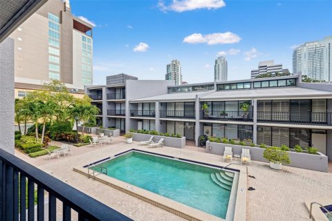 Townhouse in Saint Petersburg, Florida 3 bedrooms, 156.82 sq.m. № 1825392 - photo 20