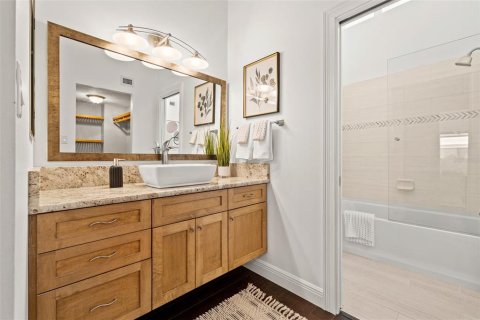 Townhouse in Saint Petersburg, Florida 3 bedrooms, 156.82 sq.m. № 1825392 - photo 30