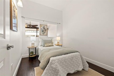 Townhouse in Saint Petersburg, Florida 3 bedrooms, 156.82 sq.m. № 1825392 - photo 29