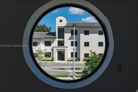 Снять в аренду квартиру в Хайалиа, Флорида 2 спальни, № 1990620 - фото 8