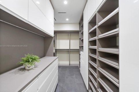 House in Southwest Ranches, Florida 9 bedrooms, 562.71 sq.m. № 2036968 - photo 20