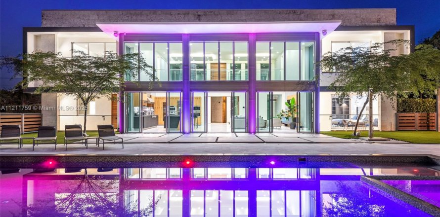 House in Southwest Ranches, Florida 9 bedrooms, 562.71 sq.m. № 2036968