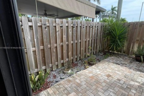 Adosado en venta en Homestead, Florida, 3 dormitorios, 157.66 m2 № 1929430 - foto 24