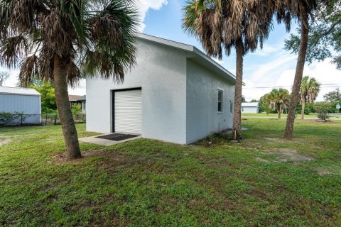 Villa ou maison à vendre à Port Charlotte, Floride: 2 chambres, 122.54 m2 № 2408316 - photo 30