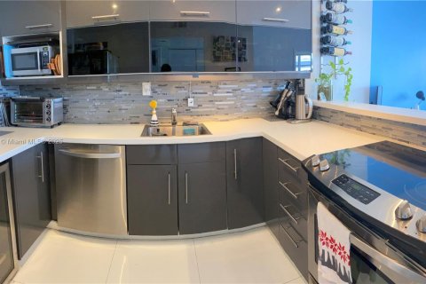 Condominio en alquiler en Miami Beach, Florida, 1 dormitorio, 72.46 m2 № 1864403 - foto 18