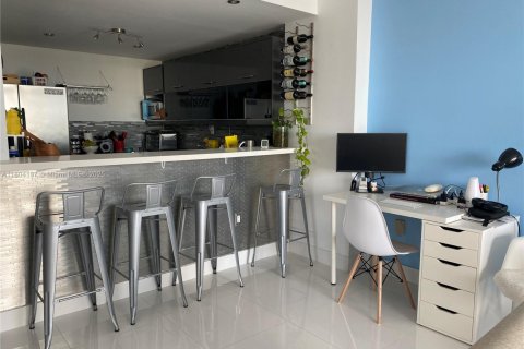 Condominio en alquiler en Miami Beach, Florida, 1 dormitorio, 72.46 m2 № 1864403 - foto 8