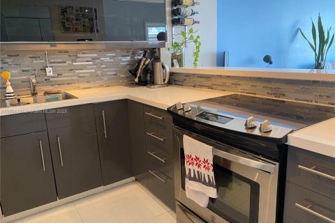 Condominio en alquiler en Miami Beach, Florida, 1 dormitorio, 72.46 m2 № 1864403 - foto 19