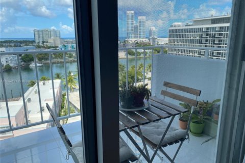 Condominio en alquiler en Miami Beach, Florida, 1 dormitorio, 72.46 m2 № 1864403 - foto 3