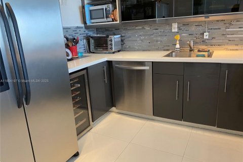 Condominio en alquiler en Miami Beach, Florida, 1 dormitorio, 72.46 m2 № 1864403 - foto 16