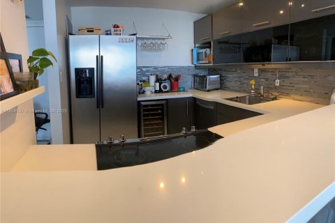 Condominio en alquiler en Miami Beach, Florida, 1 dormitorio, 72.46 m2 № 1864403 - foto 12