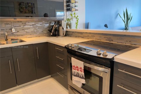 Condominio en alquiler en Miami Beach, Florida, 1 dormitorio, 72.46 m2 № 1864403 - foto 17