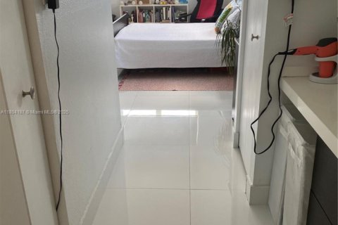 Condominio en alquiler en Miami Beach, Florida, 1 dormitorio, 72.46 m2 № 1864403 - foto 27
