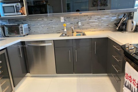 Condominio en alquiler en Miami Beach, Florida, 1 dormitorio, 72.46 m2 № 1864403 - foto 13