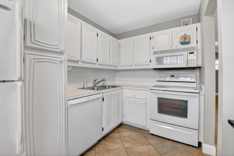 Condo in Boynton Beach, Florida, 1 bedroom № 2146432 - photo 15