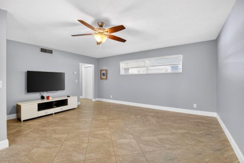 Condo in Boynton Beach, Florida, 1 bedroom № 2146432 - photo 7