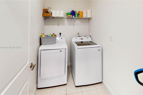 Casa en venta en Homestead, Florida, 5 dormitorios, 224.64 m2 № 1968019 - foto 24