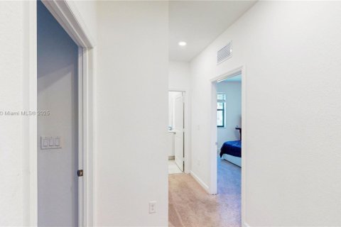 Casa en venta en Homestead, Florida, 5 dormitorios, 224.64 m2 № 1968019 - foto 27