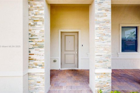 Casa en venta en Homestead, Florida, 5 dormitorios, 224.64 m2 № 1968019 - foto 4