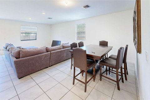 Casa en venta en Homestead, Florida, 5 dormitorios, 224.64 m2 № 1968019 - foto 7